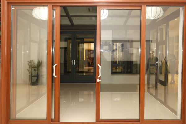 Những lợi ích tuyệt vời khi lắp đặt cửa nhôm kính